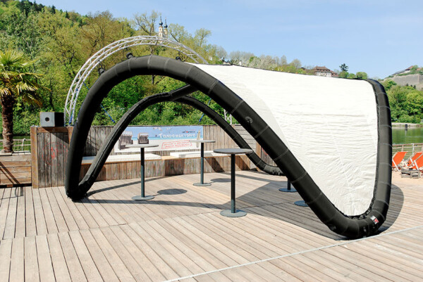 Pneumatisches Zelt aufblasbar B1